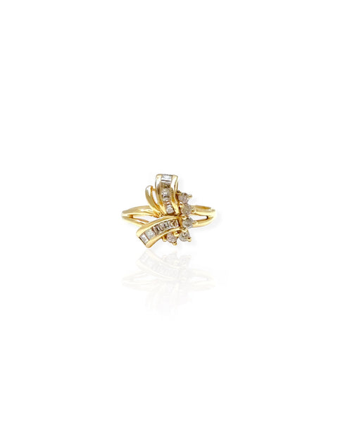 14k Gold Diamond Ribbon Ring (7.25)